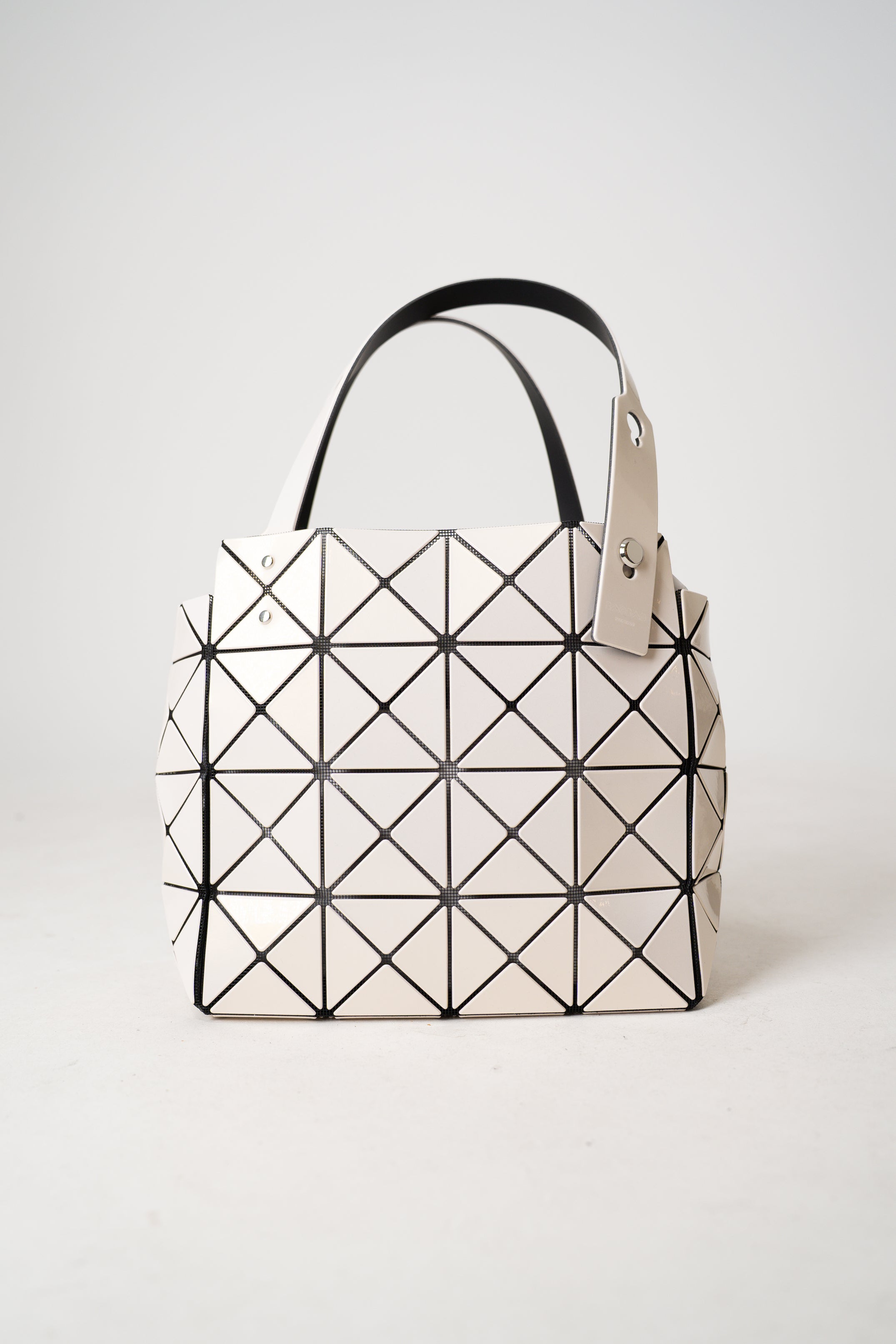 バッグ BAO BAO ISSEY MIYAKE carat LIGHT BEIGE Bao Bao Issey Miyake Large Carat Bag in Light Beige – Ashia Mode
