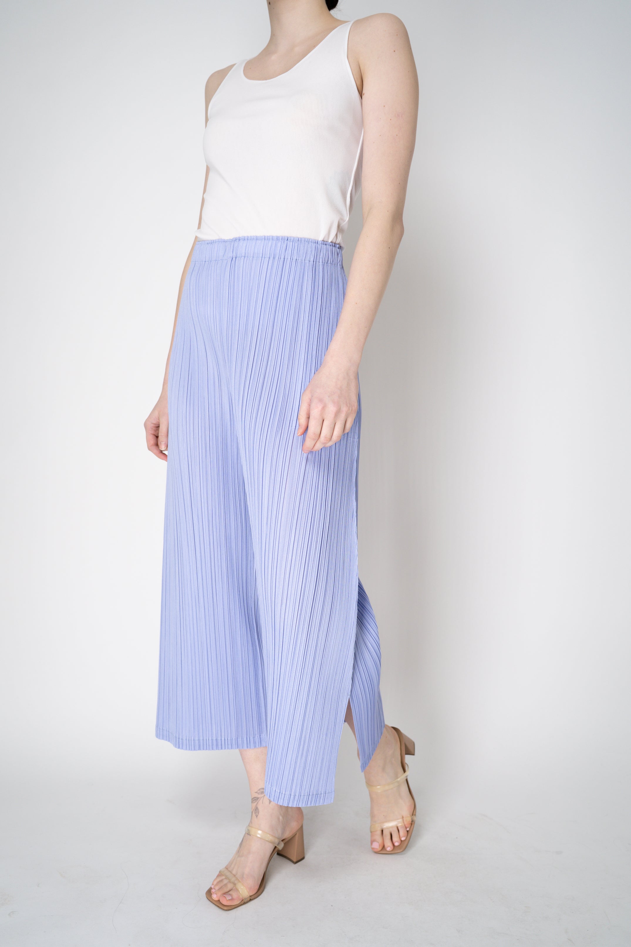 PLEATS PLEASE ISSEY MIYAKE｜TRAINING PANTS (PP56JF110-10 MONTHLY COLORS : JANUARY – ISSEY MIYAKE ONLINE STORE