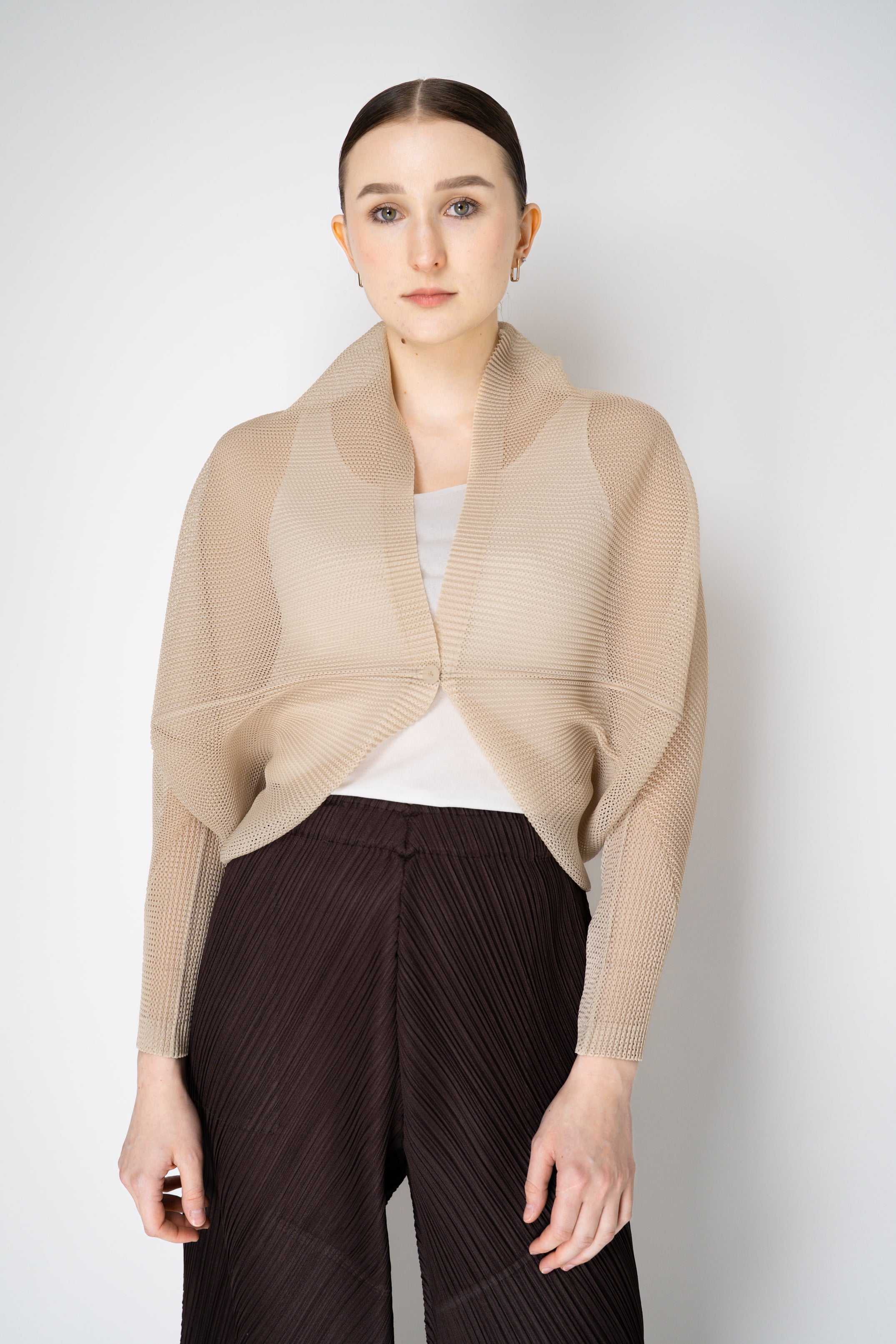 プリーツプリーズ　TATAMI JULYカーディガン　羽織り PLEATS PLEASE ISSEY MIYAKE Tatami July Cardigan | Holt Renfrew