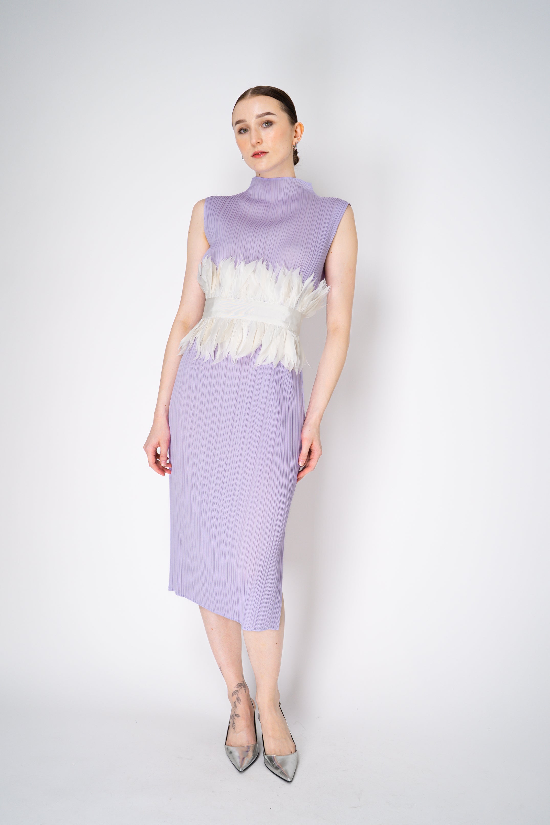 Sara Roka Grosgrain Feather Belt in White – Ashia Mode