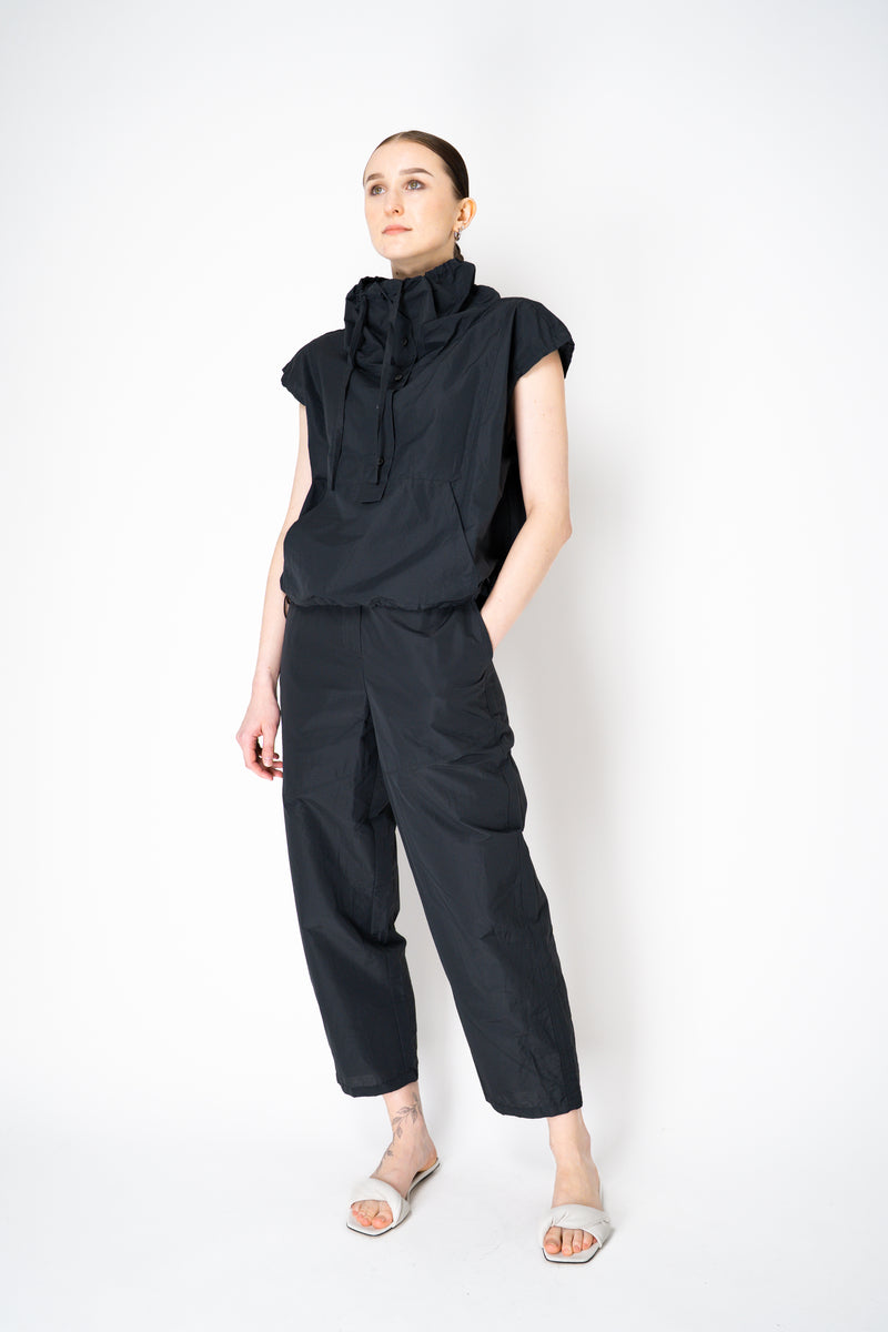 Annette Gortz Lightweight Tapered Leg Cropped Cotton Trousers in Black Vancouver. Shop Online or in Store.