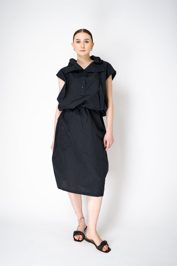 Annette Gortz Lightweight Technical Cotton Skirt in Black Vancouver. Shop Online or in Store.