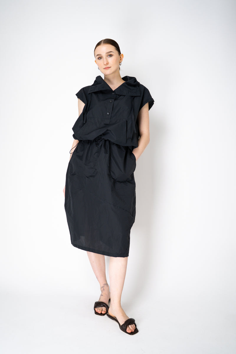 Annette Gortz Lightweight Technical Cotton Skirt in Black Vancouver. Shop Online or in Store.