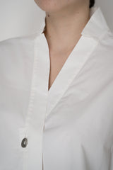 Annette Gortz Relaxed A-line Cotton Poplin Blouse with Open Notch Collar in White Vancouver. Shop Online or in Store.