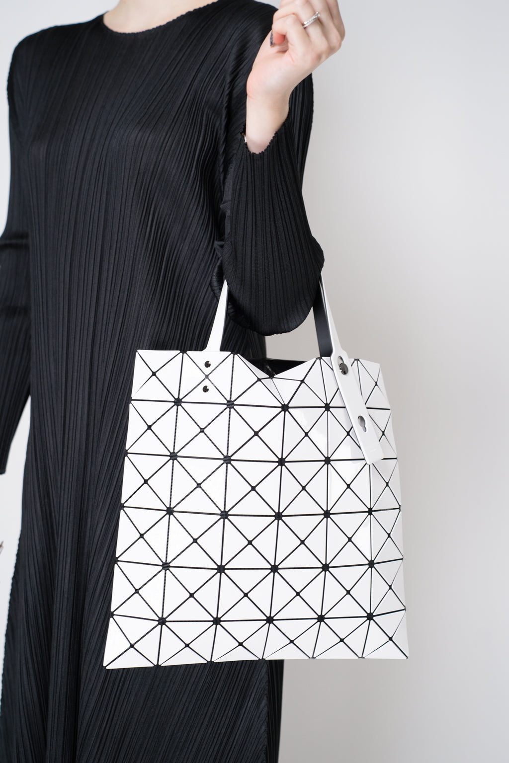 Bao Bao Issey Miyake Lucent Medium Tote Bag in White – Ashia Mode
