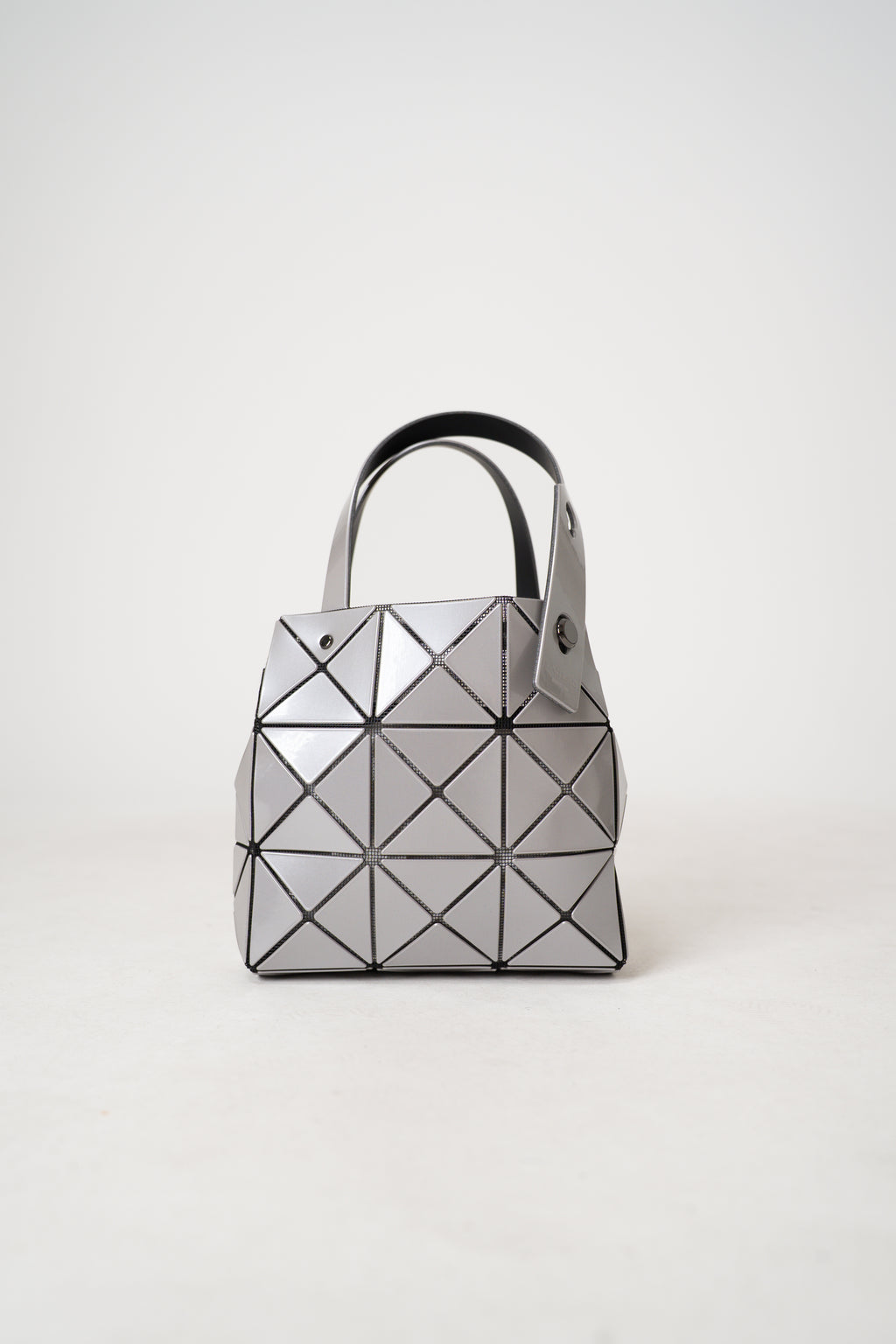BAO BAO ISSEY MIYAKE carat ライトグレー Bao Bao Issey Miyake Mini Carat Bag in Grey – Ashia Mode