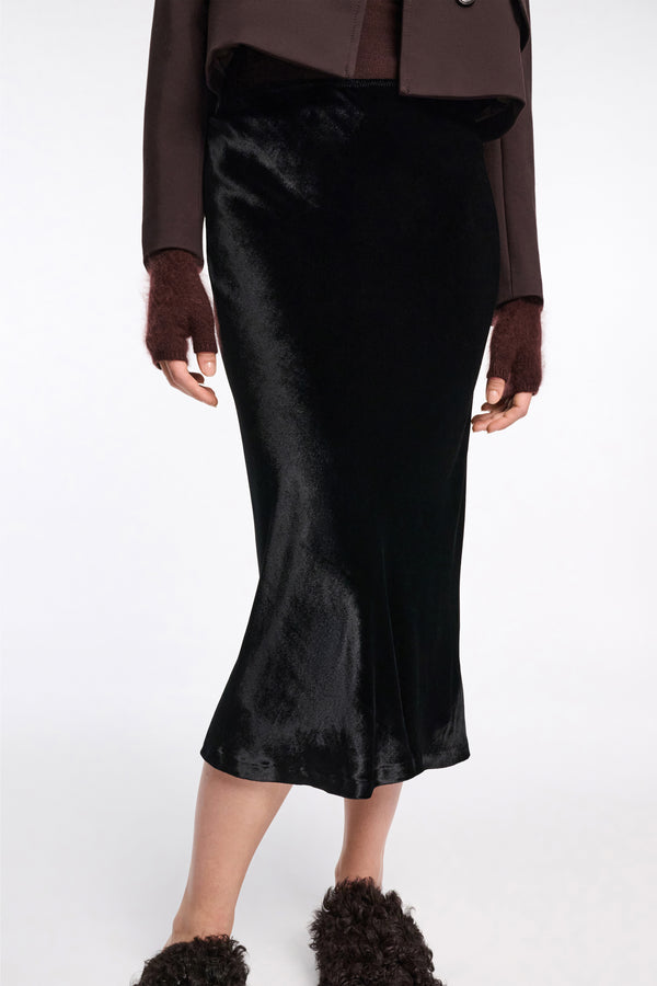 Dorothee Schumacher Bias-Cut Midi Skirt in Black Glossy Velvet Vancouver. Shop Online or in Store.