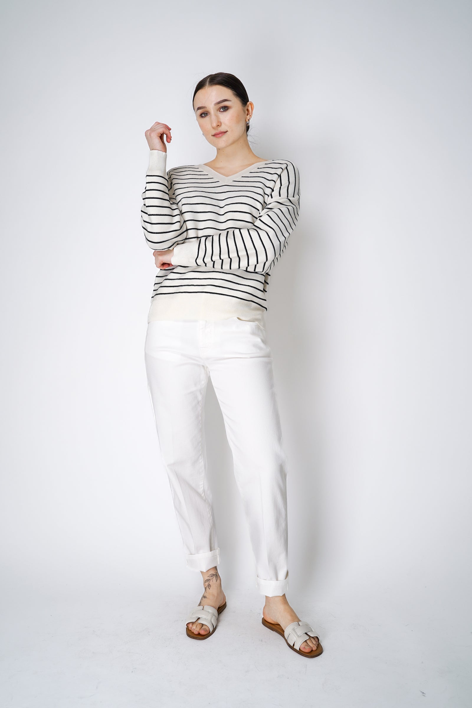Lorena Antoniazzi Mid Rise Tapered Jeans in White – Ashia Mode
