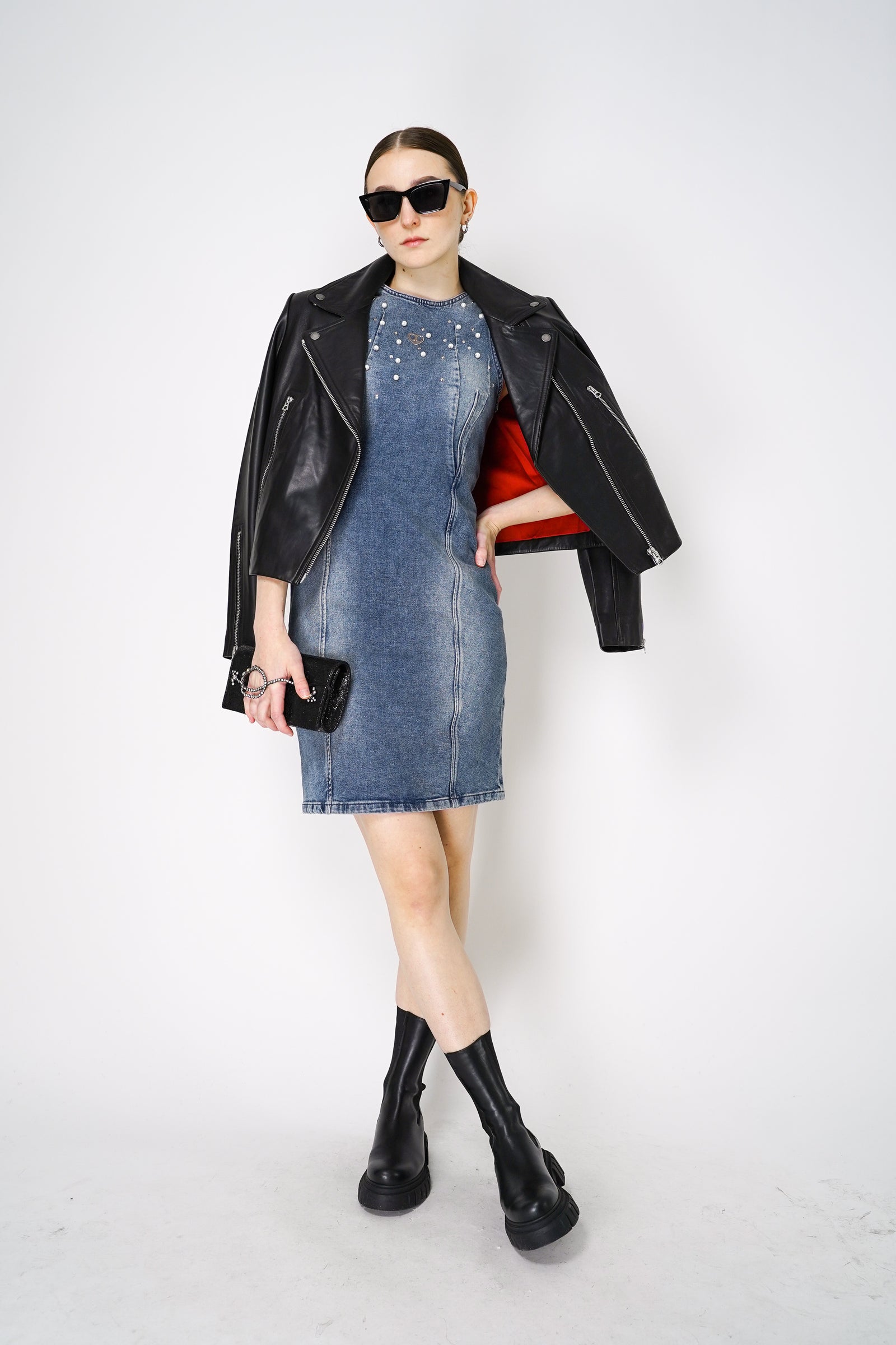MOSCHINO DEBUTS 