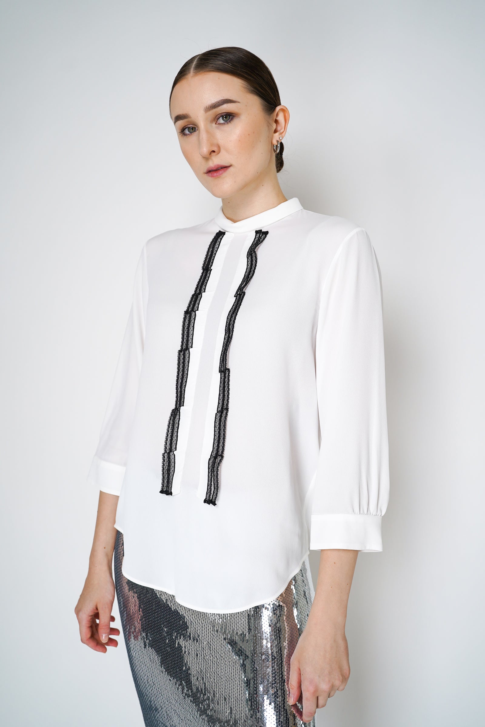 Nº21 Silk Crepe Blouse with Contrasting Lace Bib Front in White
