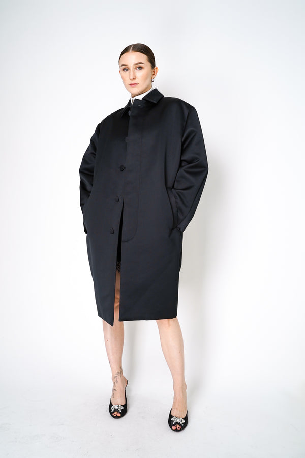 Philosophy di Lorenzo Serafini Duchess Satin Coat in Black Vancouver. Shop Online or in Store.