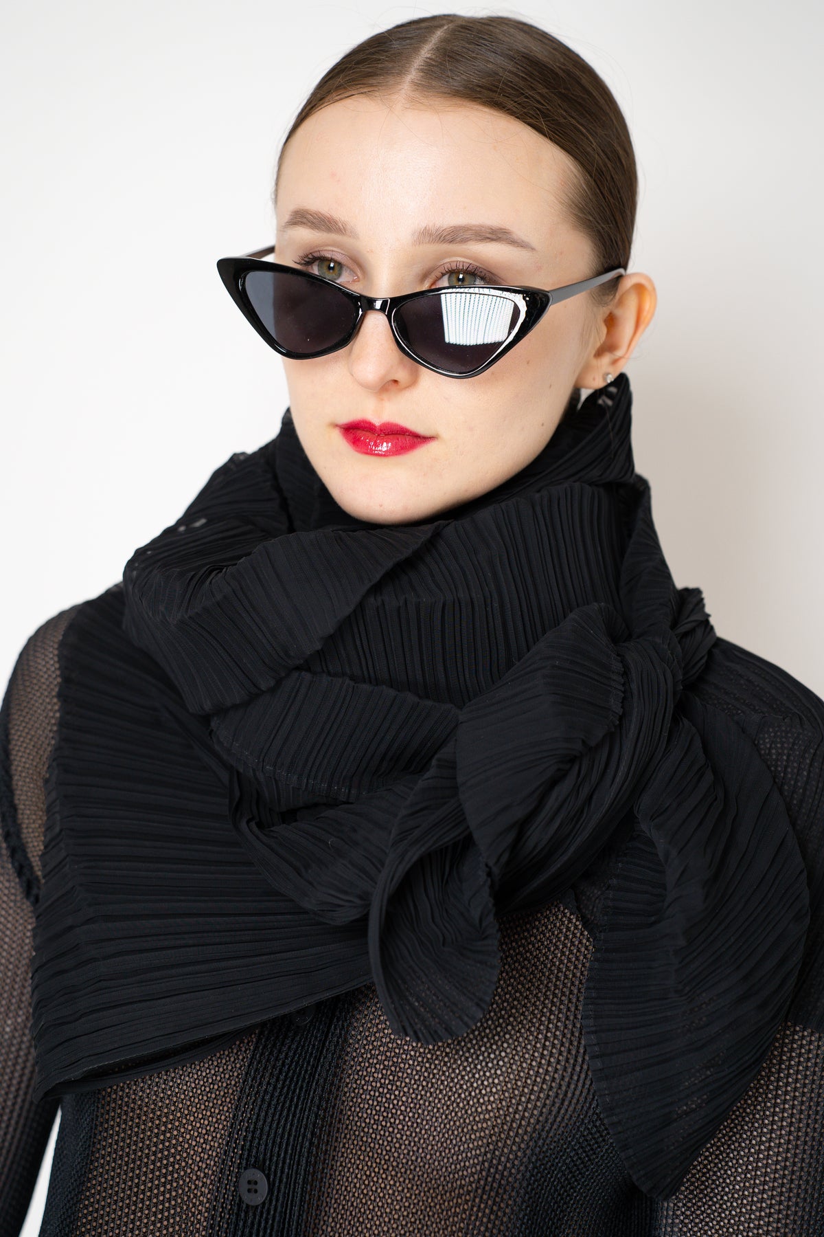 【ISSEY MIYAKE PLEATS PLEASE】スカーフ / ak483 PLEATS PLEASE ISSEY MIYAKE Chevron Pleats Scarf | Bloomingdale's
