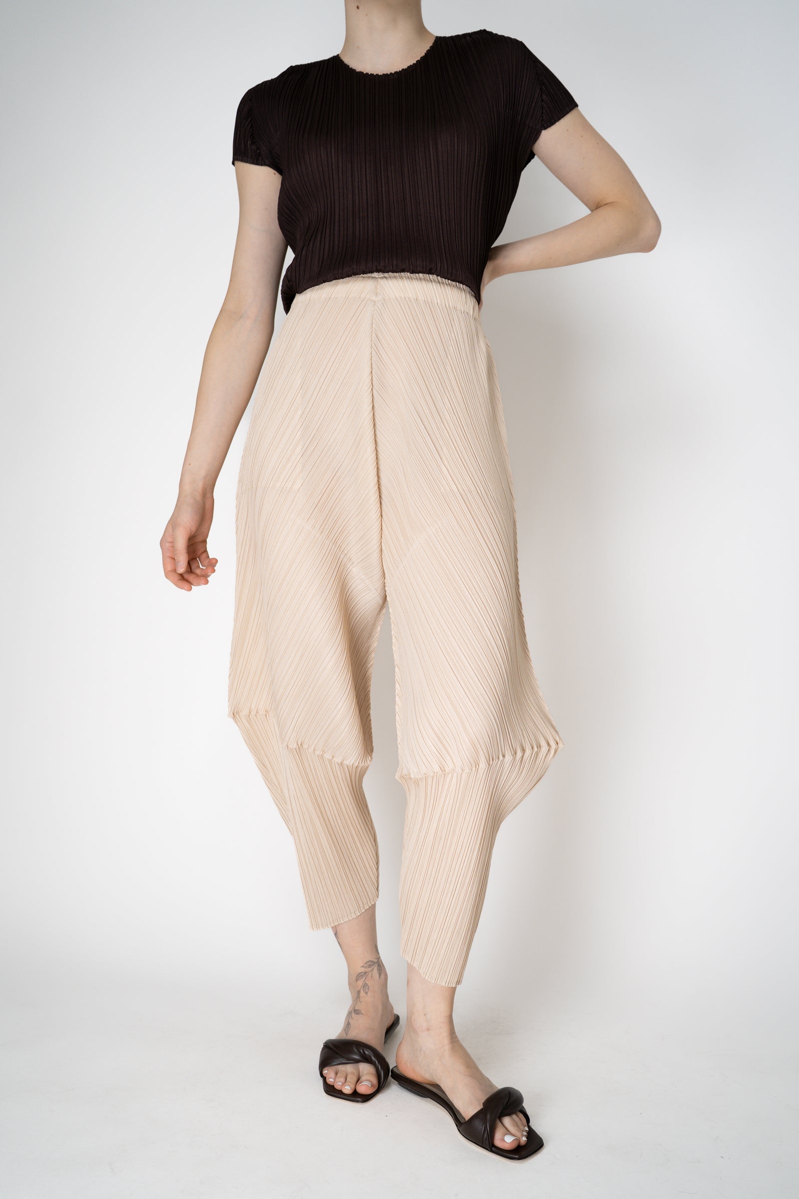 Pleats Please Issey Miyake Leap Pants in Buttercream Beige – Ashia