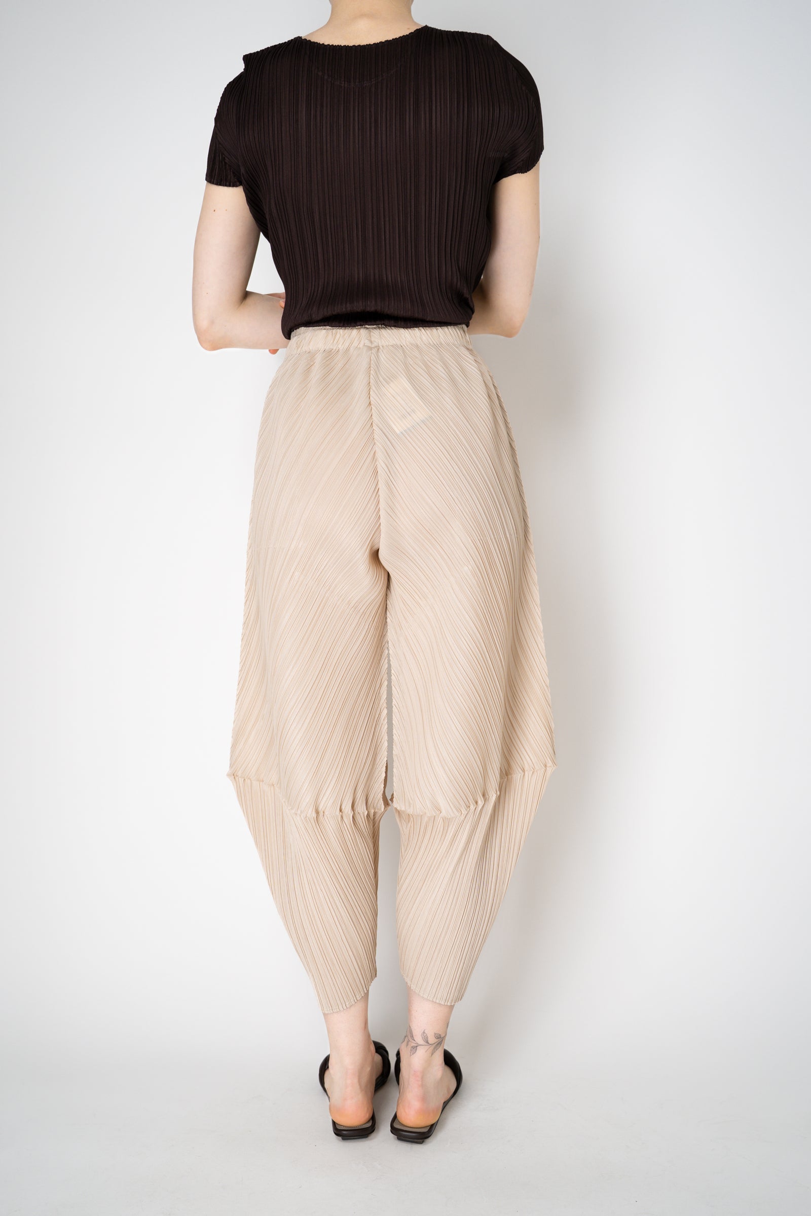 Pleats Please Issey Miyake Leap Pants in Buttercream Beige – Ashia