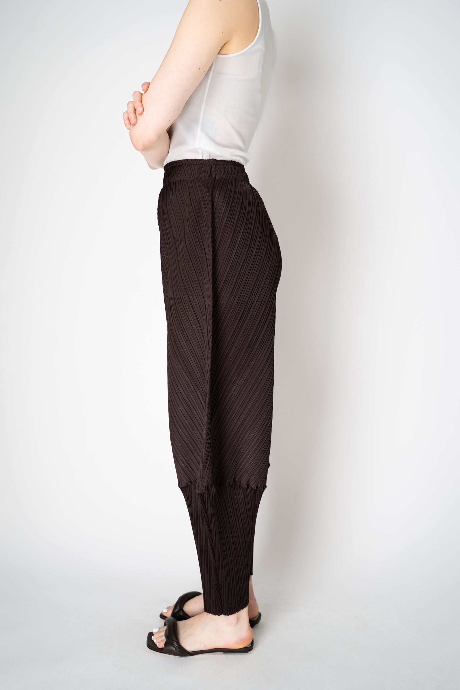 Pleats Please Issey Miyake Leap Pants in Chocolate Brown – Ashia Mode