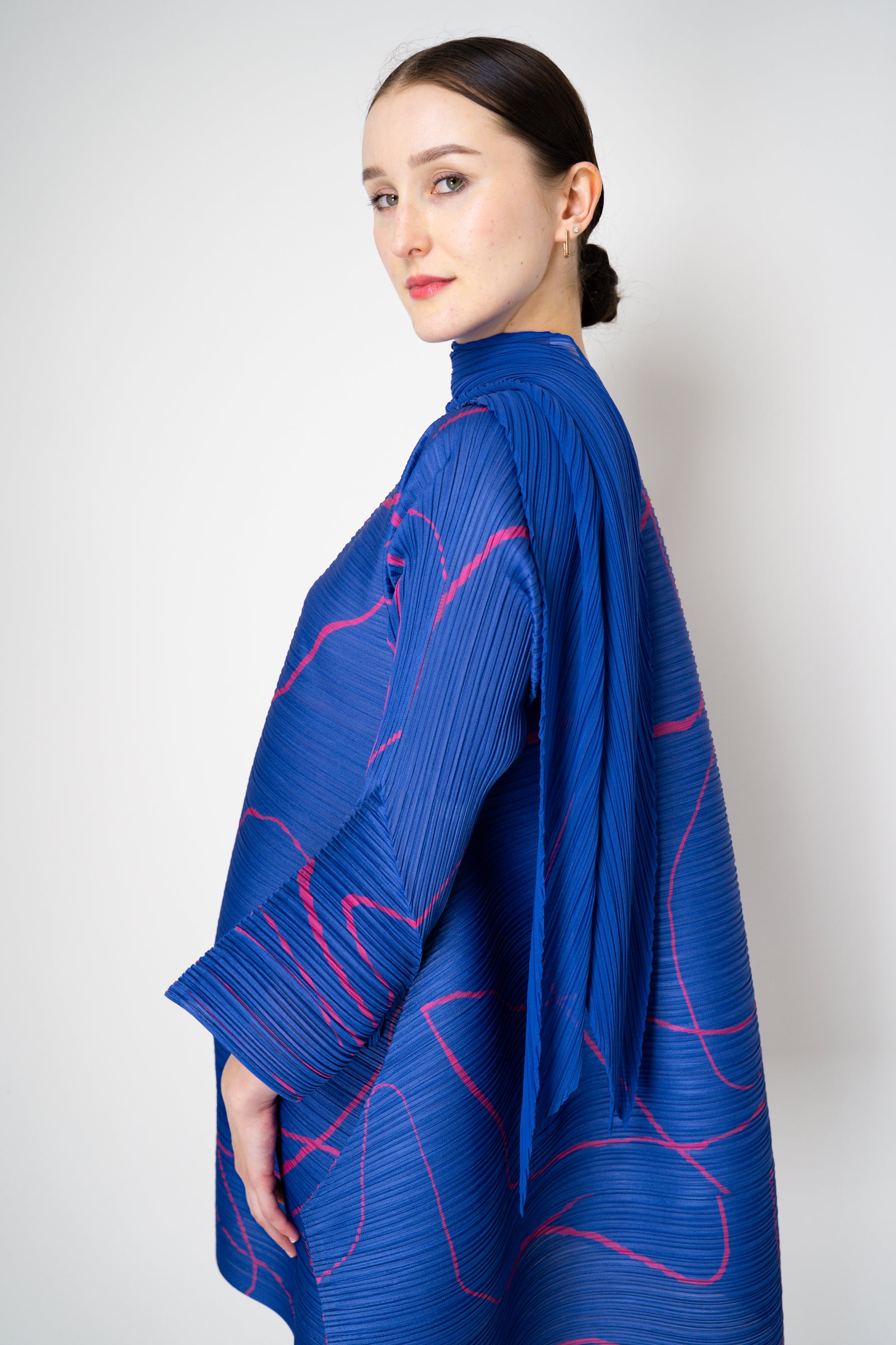 Pleats Please Issey マルチカラー シフォンストール新品未使用 Pleats Please Issey Miyake Monthly Shawl Scarf September in Indigo