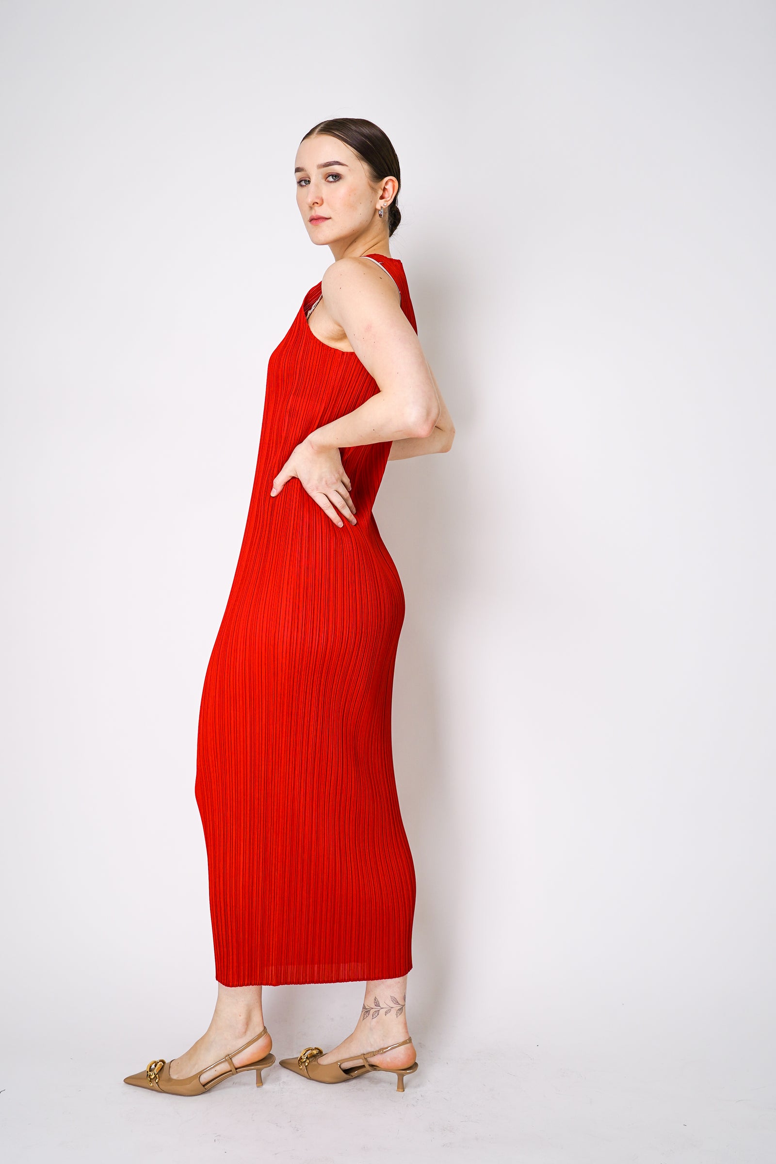 Pleats Please Issey Miyake New Colorful Basics Sleeveless Dress in Red –  Ashia Mode
