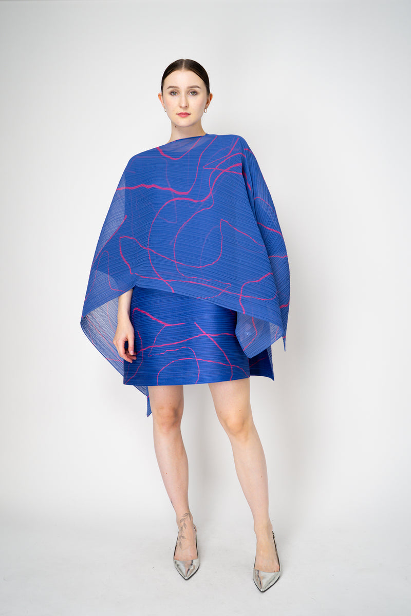 Pleats Please Issey Miyake Pause Contrasting Silhouettes Madame-T in Indigo and Pink Vancouver. Shop Online or in Store.