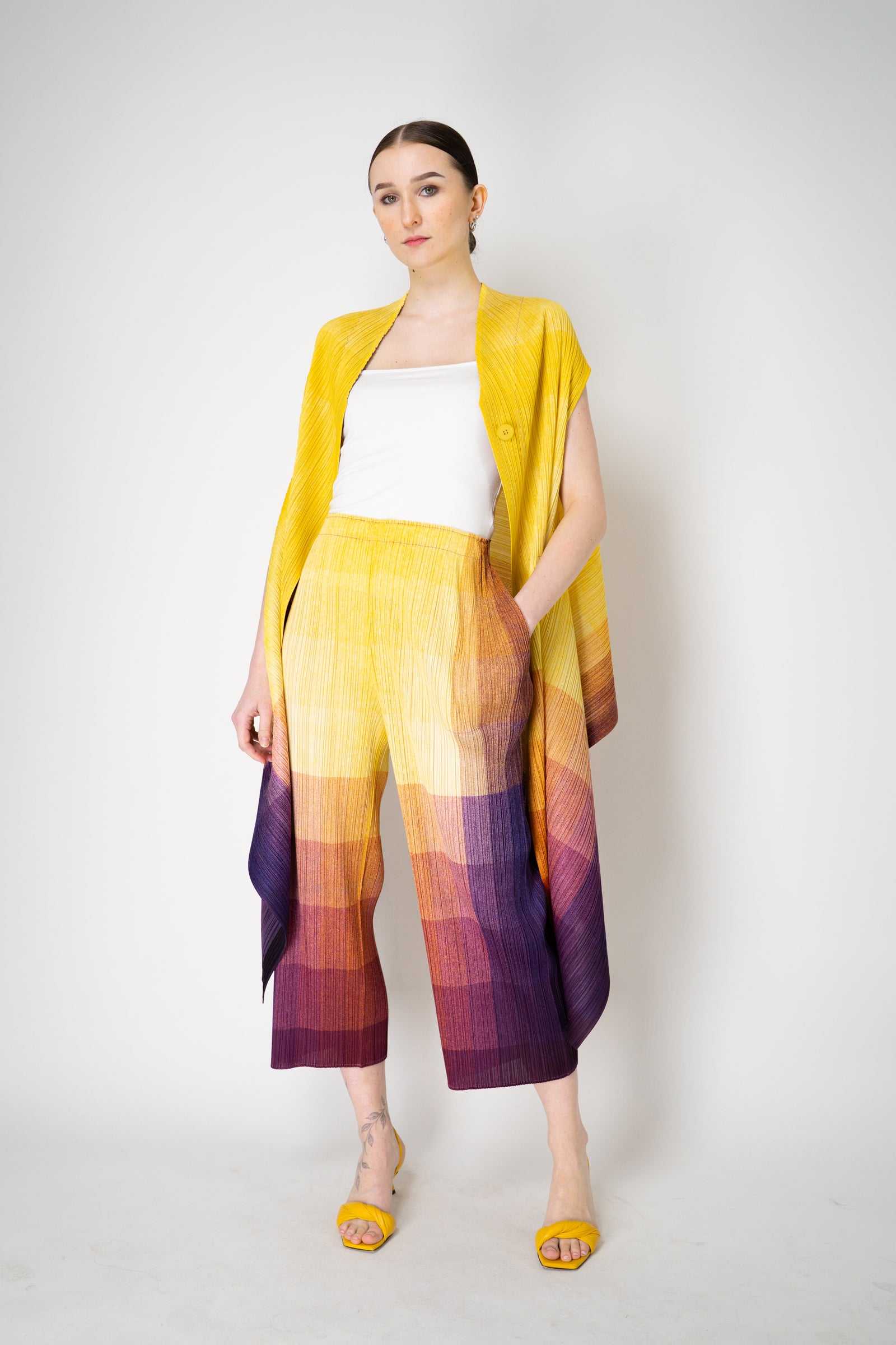 PLEATS PLEASE ISSEY MIYAKE カーディガンyellow PLEATS PLEASE ISSEY MIYAKE: Yellow Monthly Colors March
