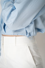 Rag & Bone Cropped Cotton Poplin Blouse with Blouson Tuck in Light Blue Vancouver. Shop Online or in Store.