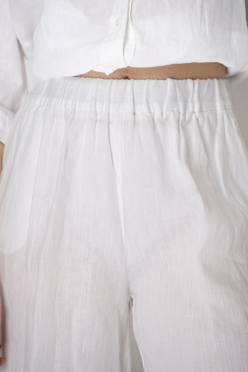 Rosso 35 Pull-On Style Wide Leg Linen Trousers in White Vancouver. Shop Online or in Store.