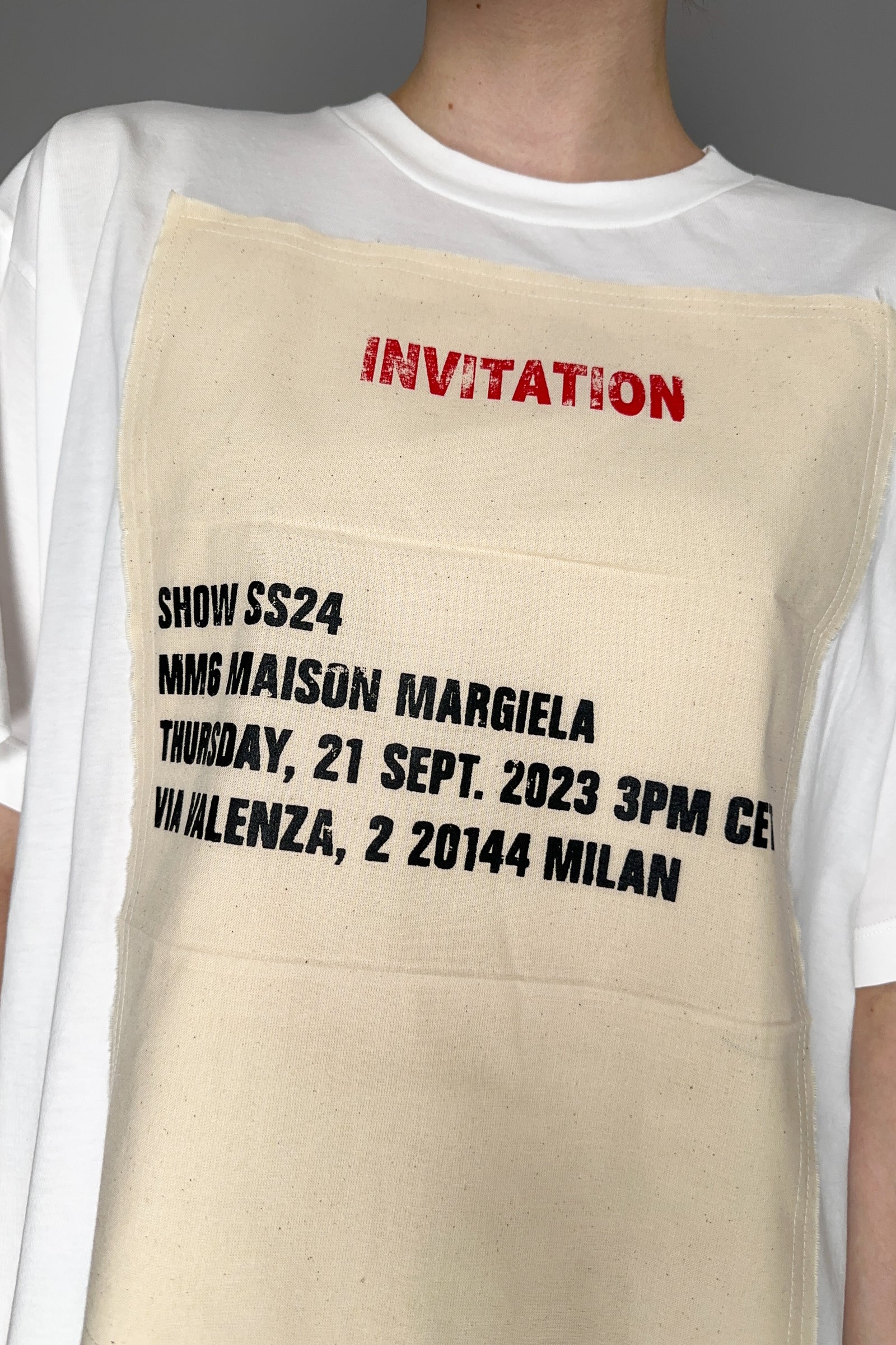 【MM6 Maison Margiela】SS24 Invitation クルーネック Tシャツ MM6 Maison Margiela Men's Show Invitation Logo T-Shirt in