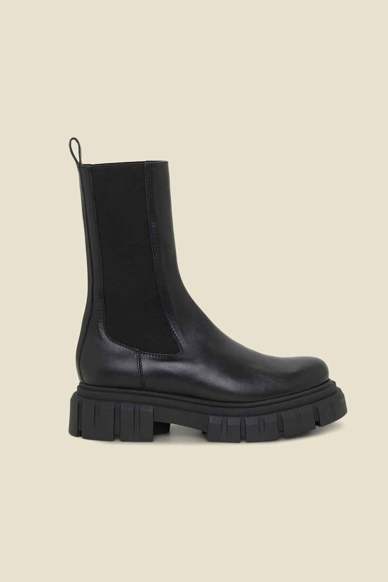 Dorothee Schumacher Modern Classic Chelsea Boot - Ashia Mode - Vancouver