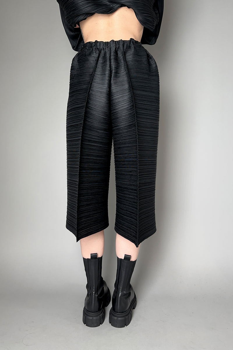 Pleats Please Issey Miyake Thicker Bounce Wide Short Pants in Black- Ashia Mode- Vancouver, BC