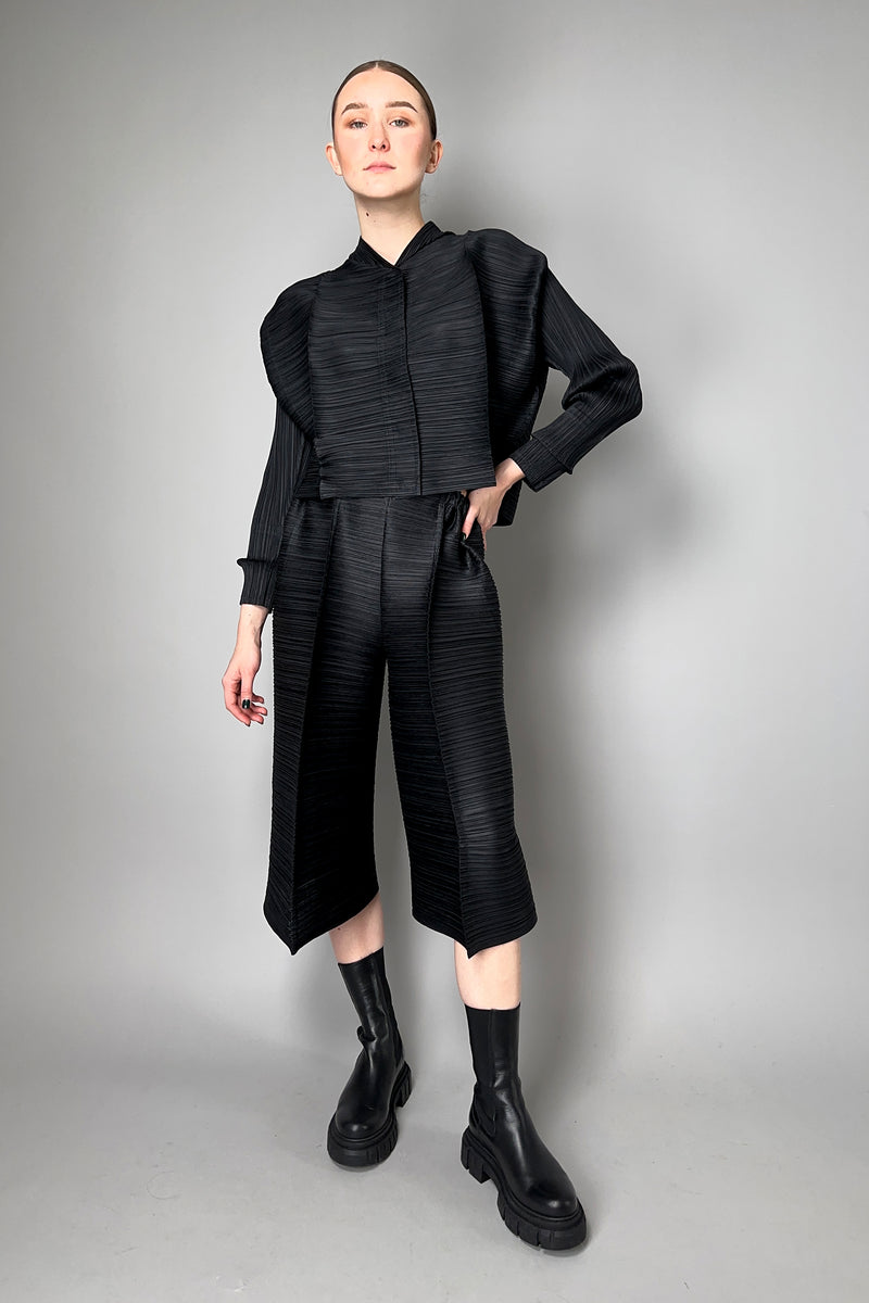 Pleats Please Issey Miyake Thicker Bounce Wide Short Pants in Black- Ashia Mode- Vancouver, BC