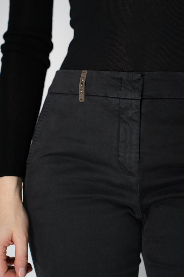 Peserico Mid Rise Tapered Leg Cotton Twill Cropped Trousers in Black