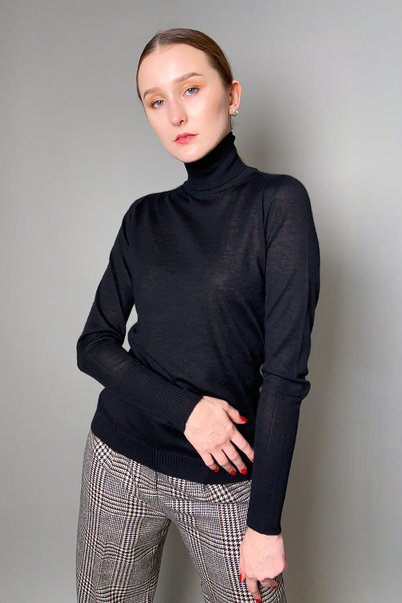 Lorena Antoniazzi Fine Cashmere Turtleneck in Black