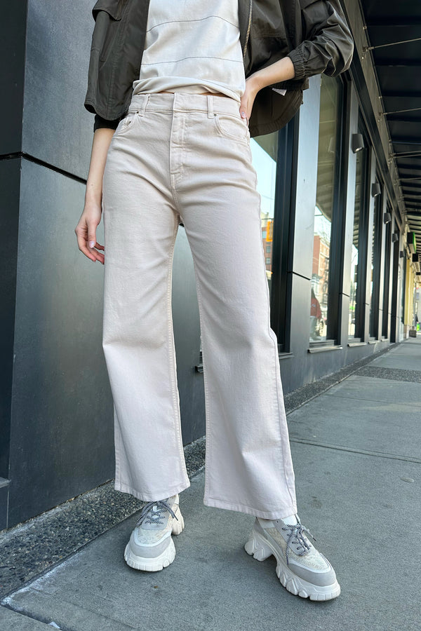 Lorena Antoniazzi Long Wide-Leg Jeans in Light Pink