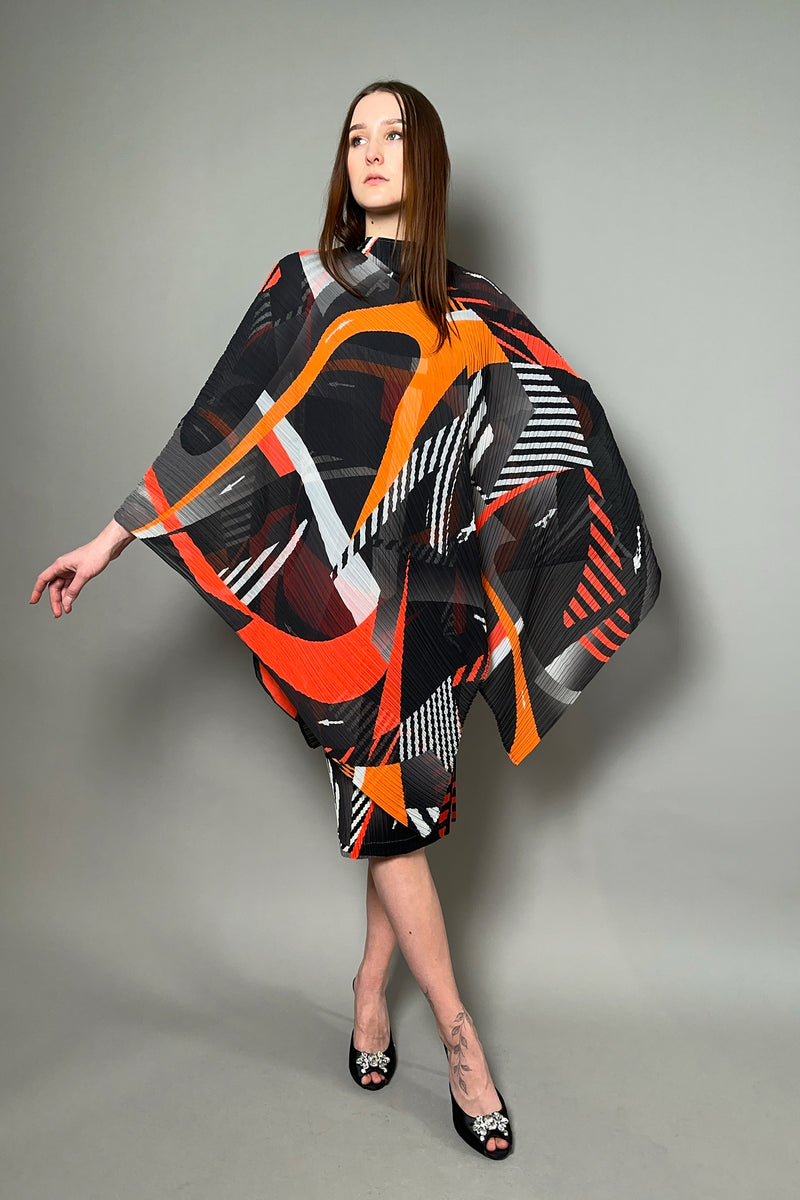 Pleats Please Issey Miyake Freeway Madame-T Shawl in Black and